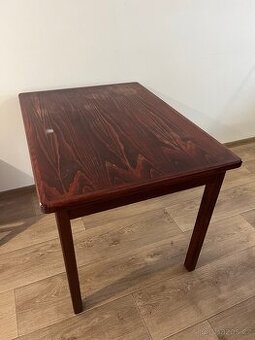 Jídelní stůl z masivu