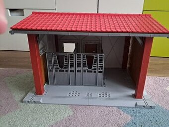 Buder statek s vybavením a zemědělskou technikou