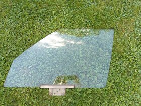 Sklo levých předních dveří Škoda Favorit