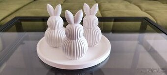 Velikonoční dekorace – králíčci na tácku