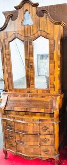 Skříň se zrcadlem a stolkem