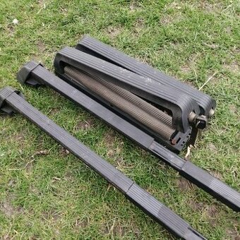 Prodám příčníky s nosičem lyží/kol atd. se zámkem