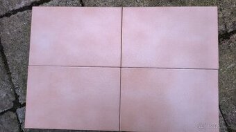 Obkladačky béžové 20x30 cm, 15 ks,  0,9 m2