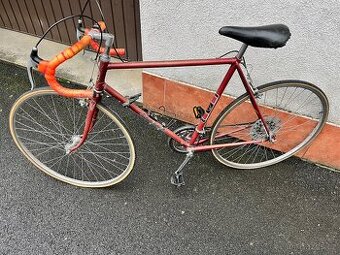 Silniční kolo Favorit