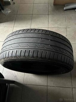 Pneu 215 / 50 / 18 - 92W