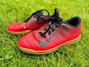 Sálovky Nike vel.34
