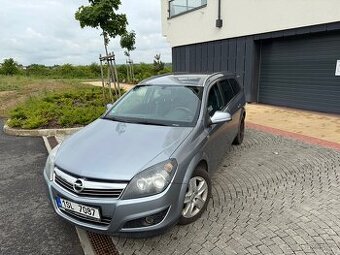 Opel Astra Caravan - kombi,1.6 benzin,85kw,2010