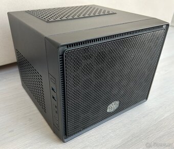 Malý počítač ve formátu mini-ITX Intel i3 8GB RAM SSD 128GB