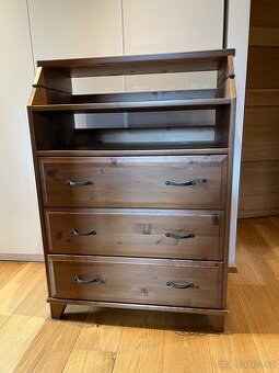 Dřevěná komoda Ikea Leksvik Hemnes