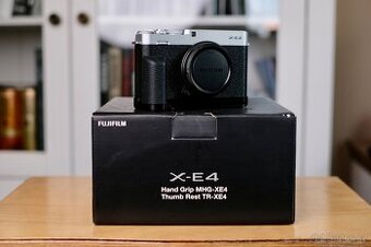 Fujifilm X-E4 + thumb a hand grip