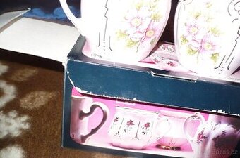 hrnečky růžový porcelán