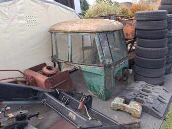 Kabina zetor 3011,4011 včetně kapes okolo pedálů a střechy.