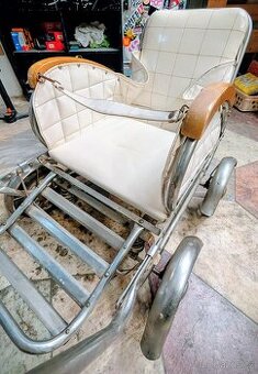 Retro kočárek perak