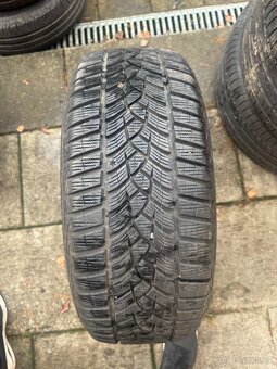 Jedna zimní pneu 215/50/18 GoodYear - 1