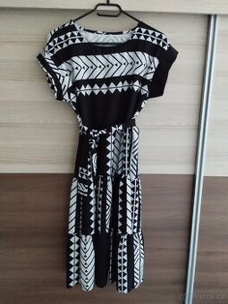 Lehké šaty vel. M/L