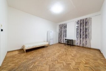 Prostorný pokoj s trvalým pobytem — Praha 5, Smíchov