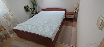 Ložnice - skříň,manželská postel, noční stolky