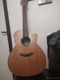 Prodám elektroakustickou kytaru Baton Rouges ladičkou