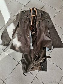 Důstojnický kabát, kalhoty košile a opasek ČSLA.