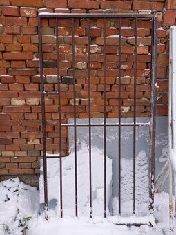 Otvírací mříž na dveře