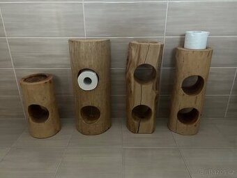 Držák na toaletní papír z masivu