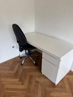Stůl IKEA Malm