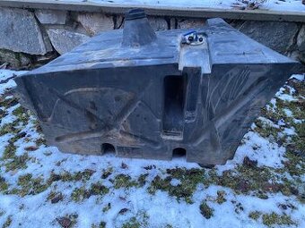 Nádrž na traktorbagr JCB 3CX a 4CX - 1