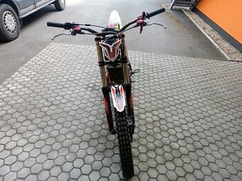 TRS 250 RR - 1