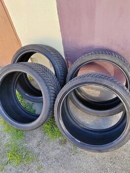 Pneu Bridgestone 245/35/20 a 275/30/20