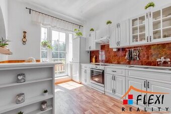 Prodej vily (241 m2) s výjimečným pozemkem (3528 m2), Čelad