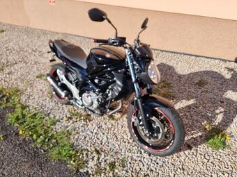 Suzuki SFV 650 Gladius - 1