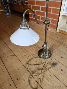 stolní a stojací mosazné lampy