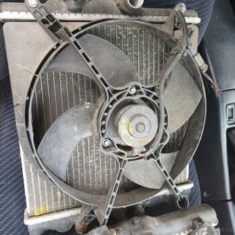 Prodám náhradní díly Honda crx del sol