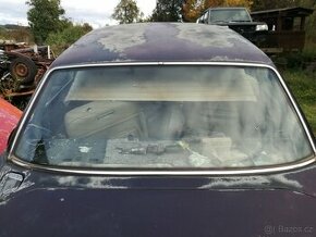 Jaguar XJ40 zadní okno