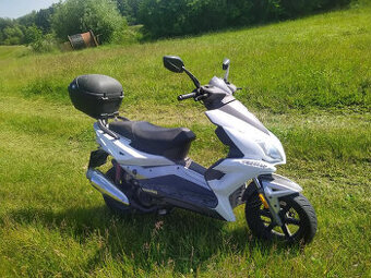 Prodám skútr Maxon 5000 km originál.