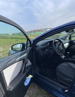 Toyota Avensis - 1