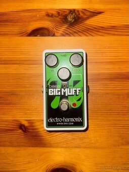 Prodám baskytarový efekt EHX Big Muff Nano