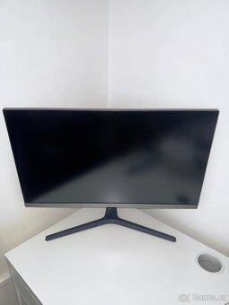 Samsung 27" 4K IPS monitor – skvělý stav