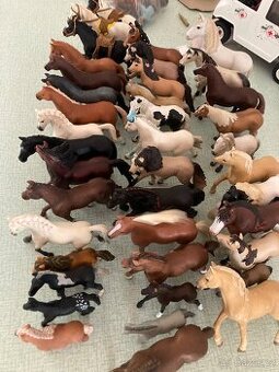 Schleich koně 70-80 Kč ,postavy 70