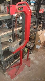 Pneuservis. Termopress + roztahovak nakladnich pneu