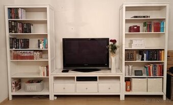 Sestava dvou knihoven a TV stolku