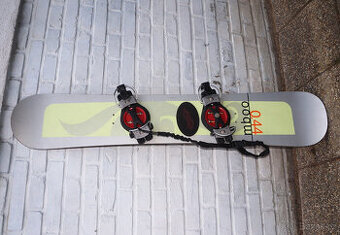 Skoro nový dětský snowboard mboo + tvrdé vázání, bezvadný.
