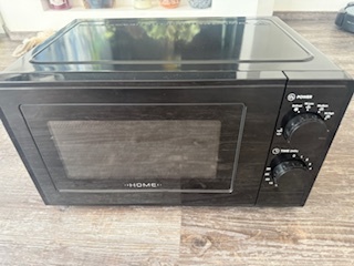 Málo používaná miktovlnná trouba Home