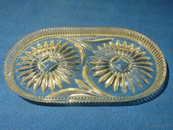 Skleněný tác , podnos , hutní sklo .