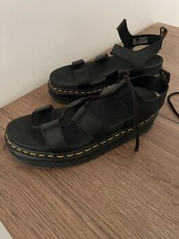 Martens sandály