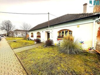 Prodej rodinného domu 250 m², Hevlín, ev.č. 01915 - 1