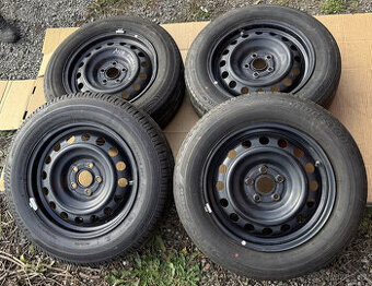 Nové plechové disky 6Jx15 ET45 BRIDGESTONE 185/65 R15 Yaris