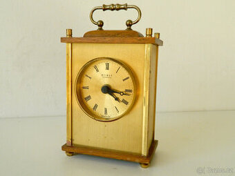 Hodiny na baterii (malý monočlánek)