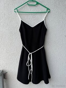 Černé šaty Mohito - 1