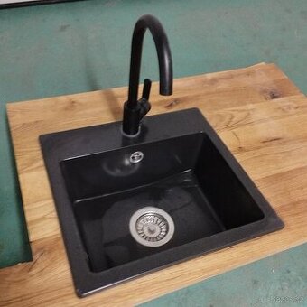 Kuchyňský granitový dřez